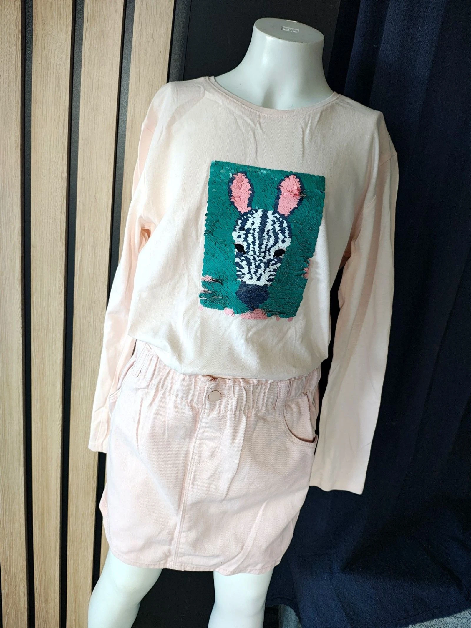 10 ans ensemble teeshirt tape a l'oeil et jupe Gémo 